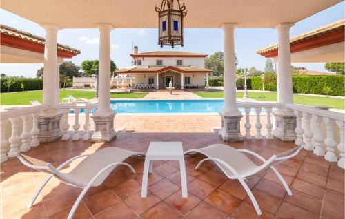 La Carlota House | Nice Home In Córdoba With Wifi