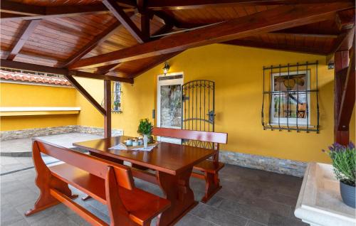 Buzdohanj House | Nice Home In Cernik With Kitchen