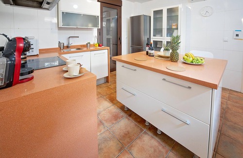 Las Pajanosas House | Nice home in Guillena with WiFi