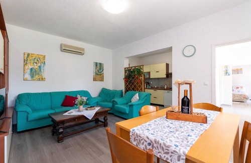 Obrovac House | Nice home in Kastel Zegarski with WiFi