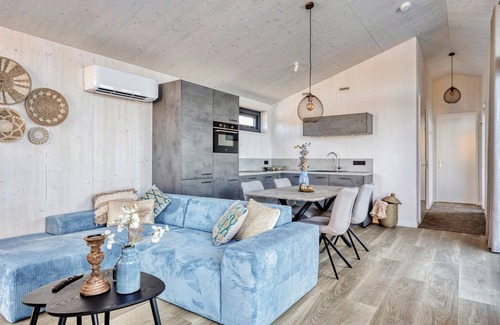 Kerkdriel House | Nice home in Kerkdriel with lake view