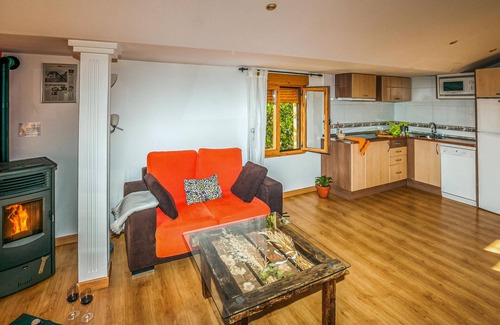 La Omanuela House | Nice home in La Omañuela with WiFi