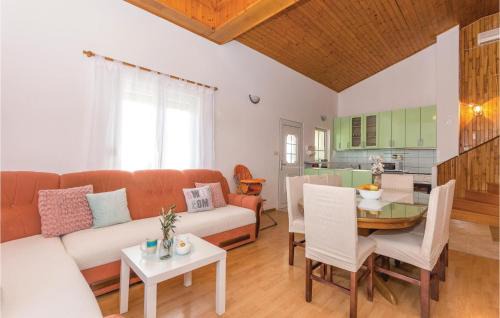 Nadin House | Nice Home In Nadin With Wifi