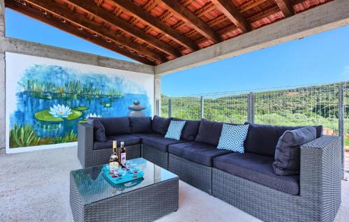 Okrug Donji House | Nice Home In Okrug Donji