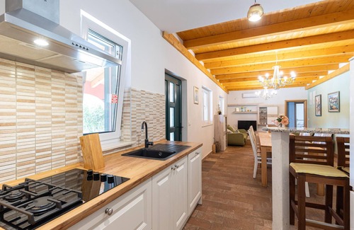 Prapatnica House | Nice home in Prapatnica- Seget