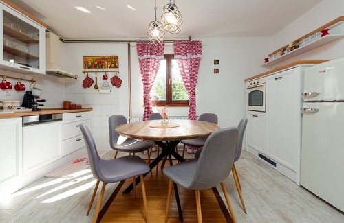 Udbina House | Nice home in Udbina with house a panoramic view