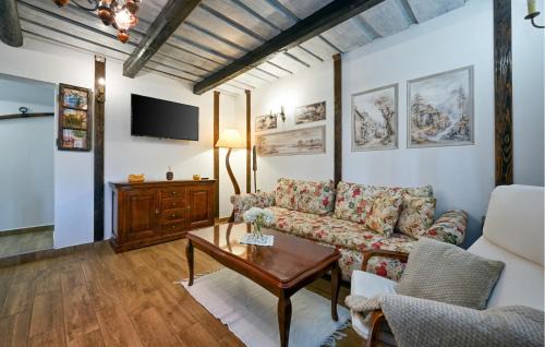 Vrbovec House | Nice Home In Vrbovec With Kitchen