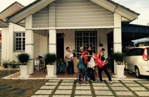 Pengkalan Chepa House | NikAishy TransitAirport A1