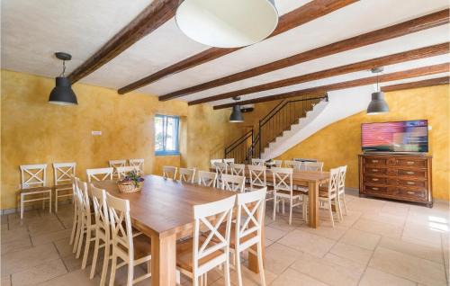 Bokordici House | Nine-Bedroom Holiday Home In Bokordici