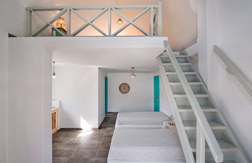 Kamari Hotel | Nissia Beach Apartments and Suites