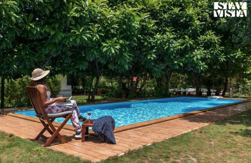 Karjat Villa | Nivaant Farms by StayVista - Green Retreat with Pool, Orchard, Jacuzzi & Gazebo