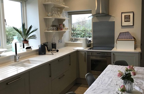 Salcombe House | nnStylish House minutes from Sandy Beaches