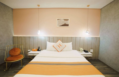 Trung Hoa Nhan Chinh Hotel | NNT HOTEL - Trung Kính