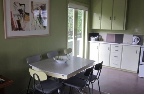 Hector House | No. 5 Beach Cottage by the sea in Ngakawau