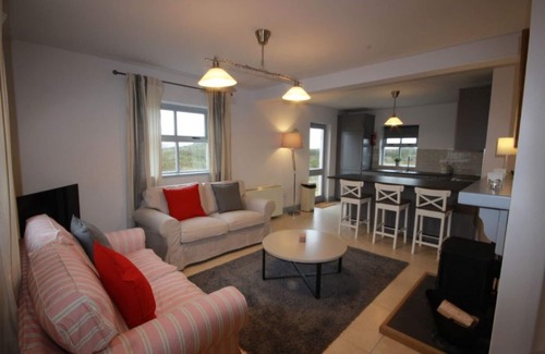 Ballyconneely House | No 8 Leitirshask, Ballyconneely - Full Of Country Living Chic.