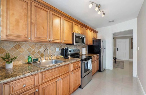 Lake Ridge Apartment | 🐾No pet fee★ TIKI HUT ⛱️ 5 mins to Beach & Las Olas