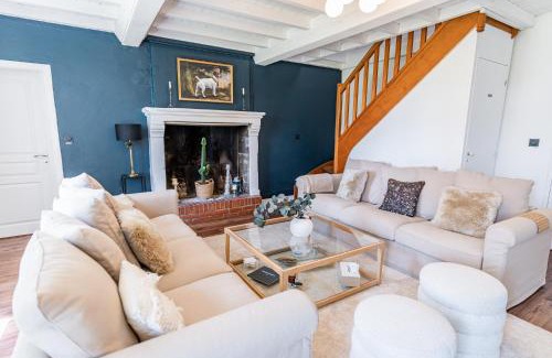 Canchy House | No2 By The Fields