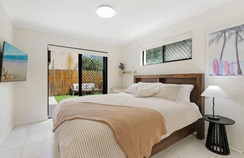 Mermaid Beach Apartment | Nobby's Arcade - Views Games and Vibes