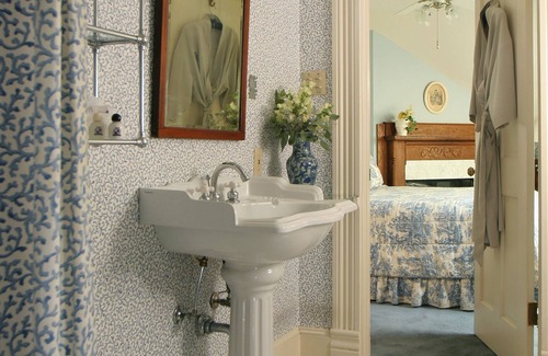 Arsenal Bed & Breakfast | Noble Inns