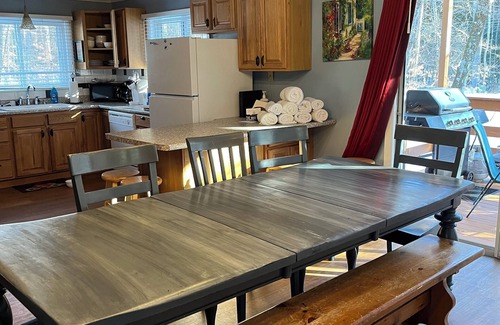 North Conway House | NoCo Spacious Fido Friendly Sleeps 19 Hot Tub Game Room
