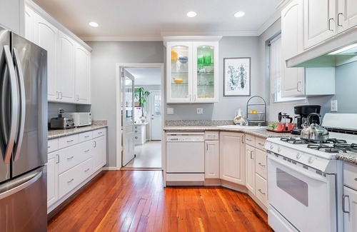 Noe Valley Apartment | Noe Valley, San Francisco Spacious Flat available April 1st 2026