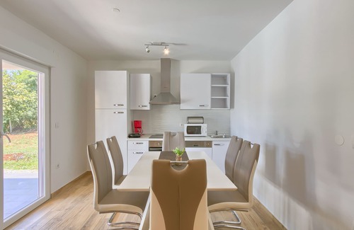 Valtura House | Noelene - Cozy house, Private Pool, BBQ, Quiet area, Privacy