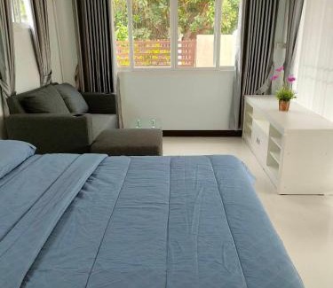 Mae Jo Bed & Breakfast | Nongnuchs Homestay Queen Bed