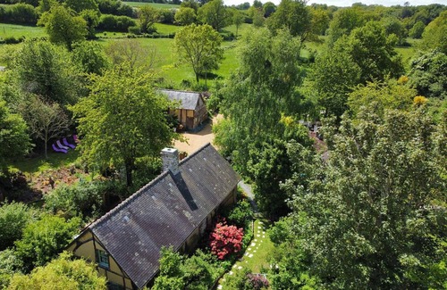 Sainte-Opportune Cottage | Norman House with Garden, Terrace and WIFI Included