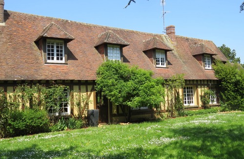 Buis-sur-Damville House | Normandy vacation home with swimming pool 12km from Verneuil sur avre