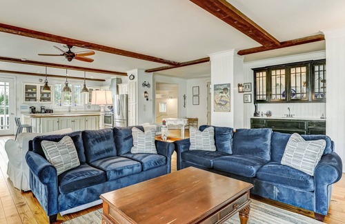 Tybee Island House | North Beach Tybee Home With Roof Top Deck | Walk to Beach | Heated pool access