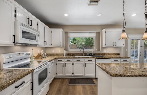 Phoenix House | North Phoenix 4 Bedroom w/Pool and Games!
