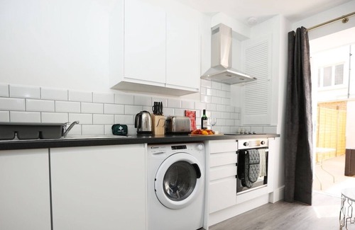 Bristol Apartment | North Rd Apartment~Close to Gloucester Rd~Parking