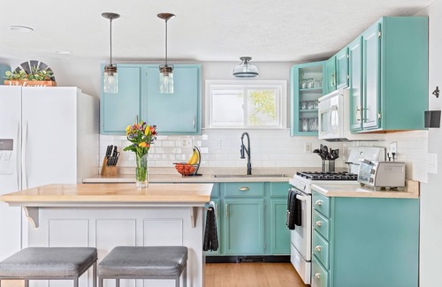 East Jordan House | North Retreat Oasis-Hot Tub, Dogs Ok, Boyne, Petoskey, Charlevoix, Skiing