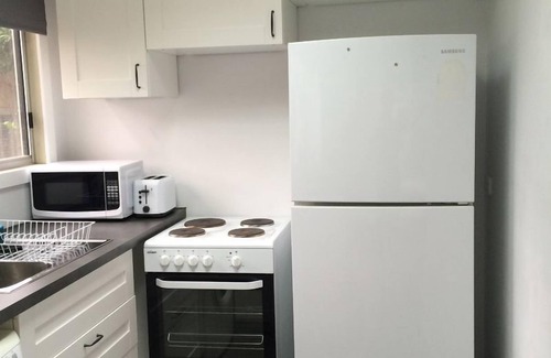 North Narrabeen House | Northern Beaches Bargain! House + Guest House ❈ Surf beach ❈ Lush kids backyard