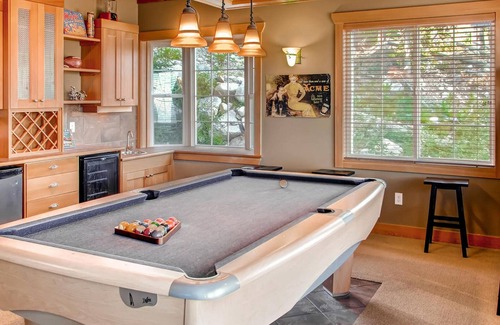 Snow Pine Estates Ski Chalet | Northern Lights at Big White