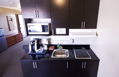 Valleyview Hotel | Northern Lights Inn & Suites