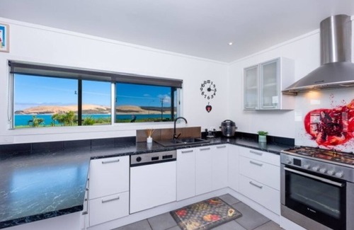 Omapere Ski Chalet | Northland/Hokianga/OpononinCatch of The DaynStunning Beach House for sunset