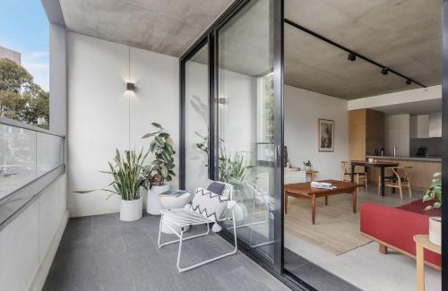 North Melbourne Apartment | Northside Grove - A Leafy City Fringe Escape