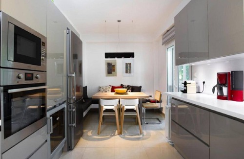 Kifisia Villa | Northside Privé Garden Athens Luxurious Villa/Pool