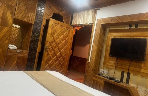 Cheog Hotel | Norvin Homes- King Room with Balcony/breakfast included