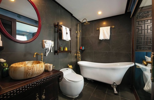 Ha Long Boat Rental | Nostalgia Halong Cruise