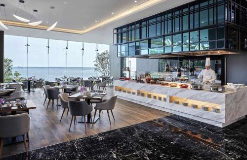 Tha Thaewawong Hotel | Novotel Marina Sriracha