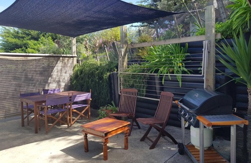 Waitarere Beach House | Now with unlimited fibre broadband! Warm,2 bedroom bach in quiet,sunny location.