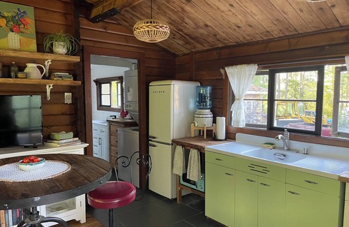 Regional District of Nanaimo Cabin | nQuite, tranquil forest retreat