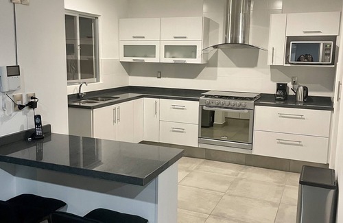 Queretaro House | "Nuestra Casita" en Millenio 3-Lucepolis Coto Club