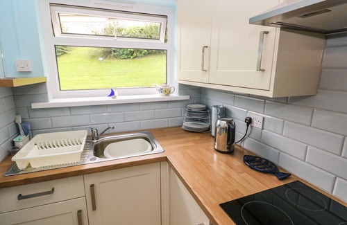 Oxwich Cottage | NUMBER 6 OXWICH LEISURE PARK, family friendly in Oxwich