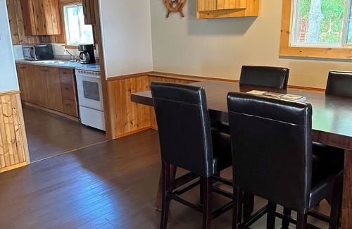 Algoma District Cottage | nWeekly rental, cozy rustic cottage to rent on the shores of Lake Superior