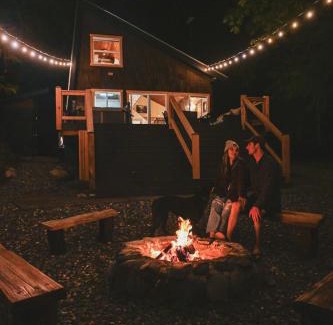 Verlot House | NWPADS-Verlot River Cabin - Hot Tub-Firepit-Beach