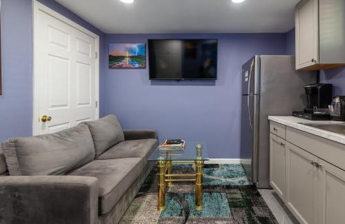 Montpelier Apartment | NYC Living Style in Laurel