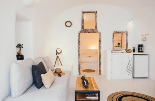 Finikia Villa | Nykteri Cave | A Terre Cave Villas